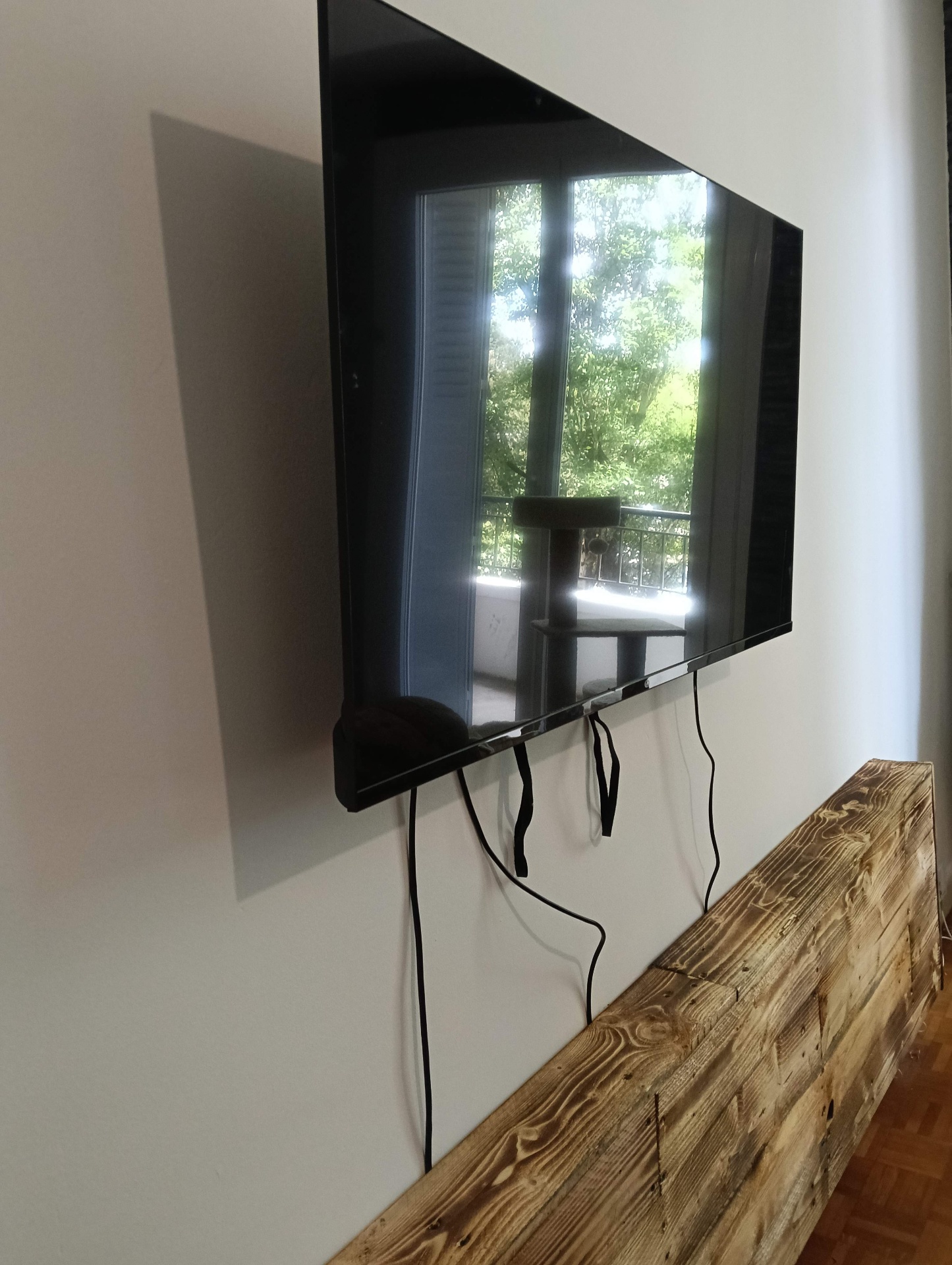 Fixation murale d'un téléviseur sur support — Aix-les-Bains, Belley, Chambéry