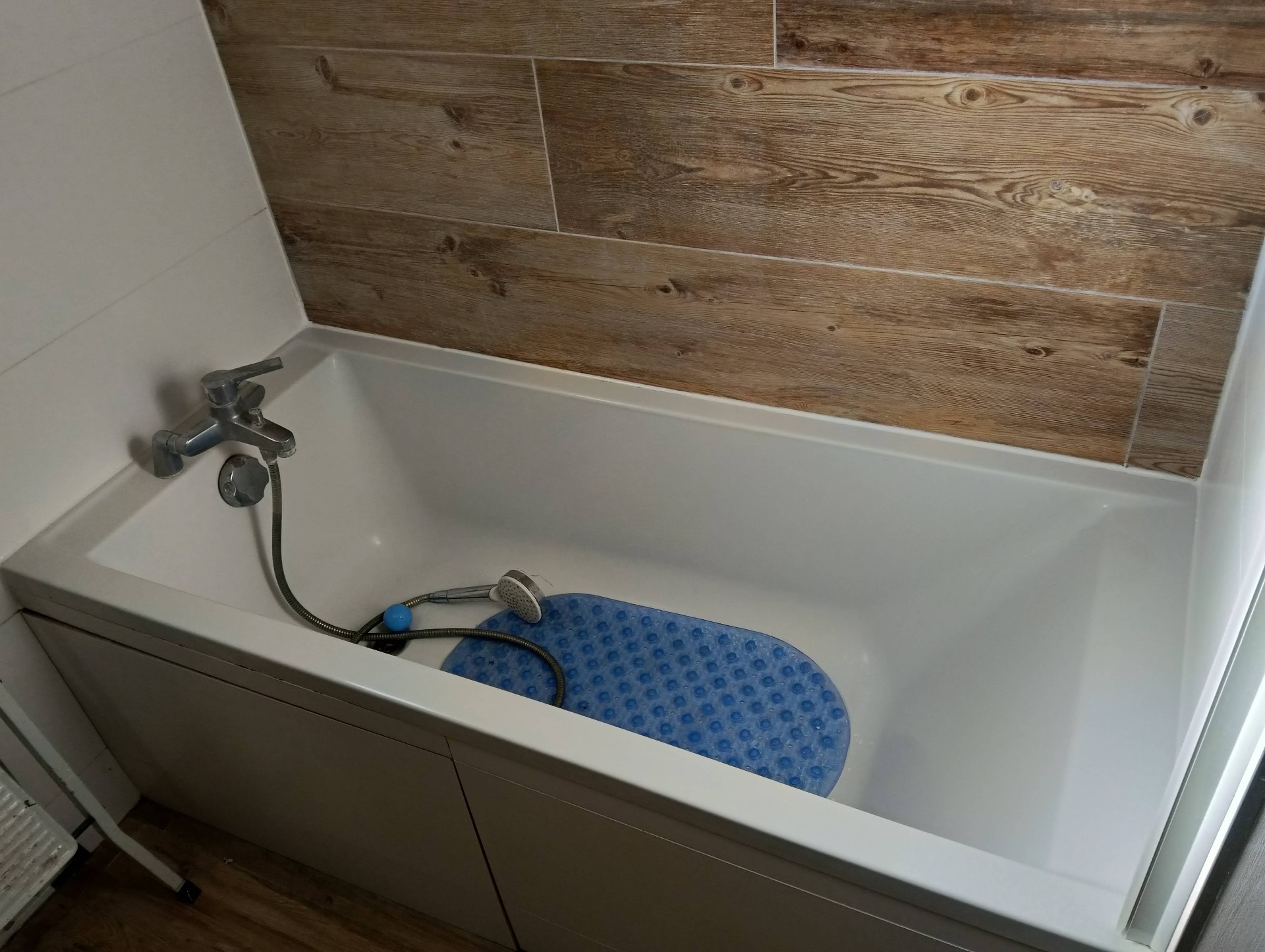 Changement de joint silicone autour d'une baignoire — Chambéry, Bugey, Aix-les-Bains